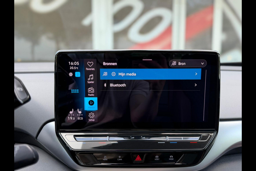 Volkswagen ID.4 First Max 77 kWh / Trekhaak / Warmtepomp / Panodak / 21" LM / Carplay / HU display