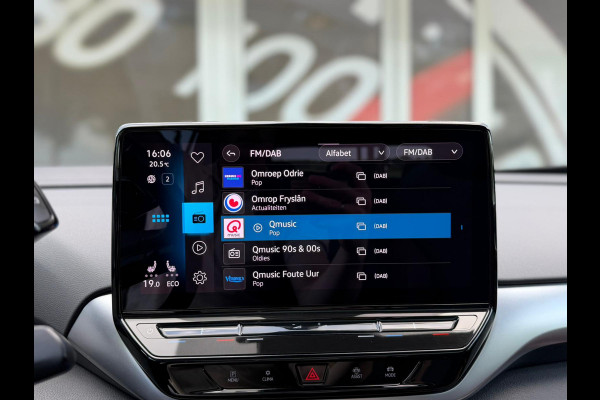 Volkswagen ID.4 First Max 77 kWh / Trekhaak / Warmtepomp / Panodak / 21" LM / Carplay / HU display
