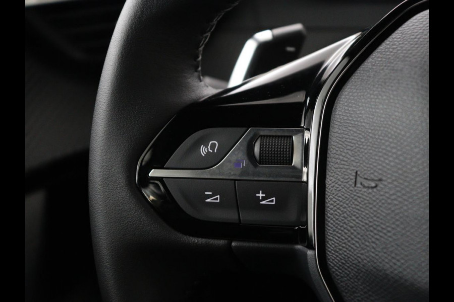 Peugeot 2008 1.2 Hybrid 136 Active | Carplay | Cruise Control | Climate control | Parkeerhulp | DAB | Bluetooth