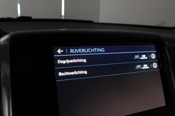 Peugeot 2008 1.2 PureTech Allure > Automaat/camera/trekhaak/all season banden