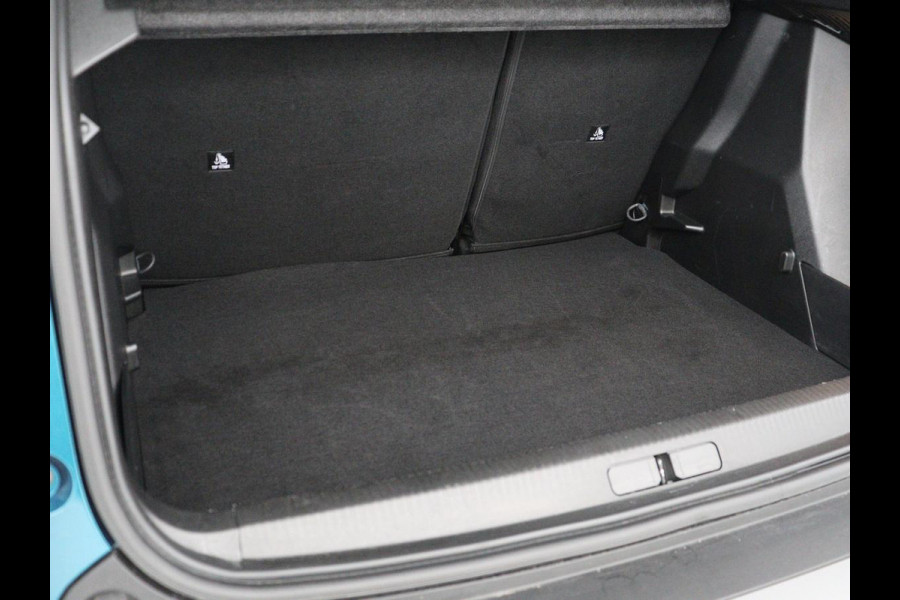 Peugeot 2008 1.2 Hybrid 136 Active | Carplay | Cruise Control | Climate control | Parkeerhulp | DAB | Bluetooth