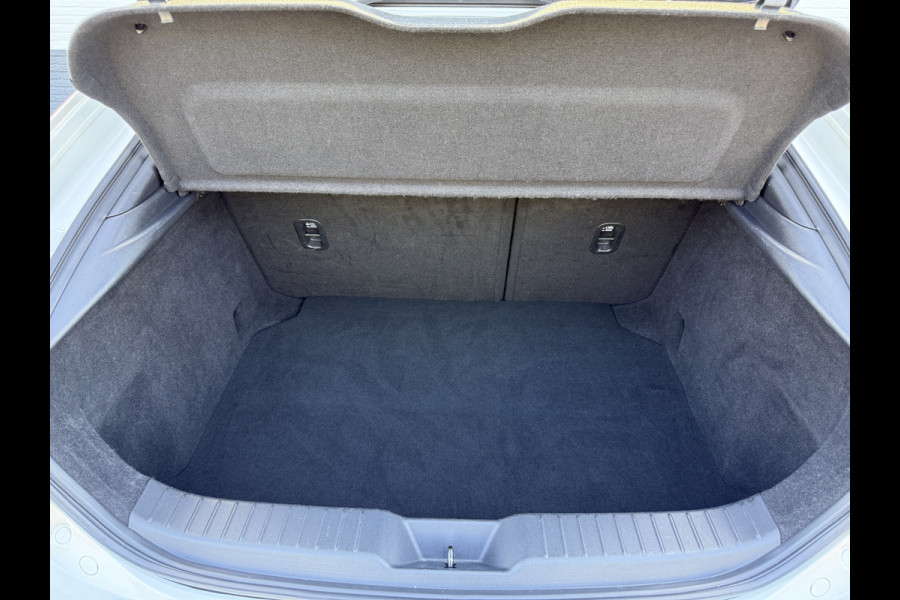 Mazda 3 2.0 e-SkyActiv-X M Hybrid 186 Luxury | CarPlay | ACC | BOSE | HUD | 18 inch