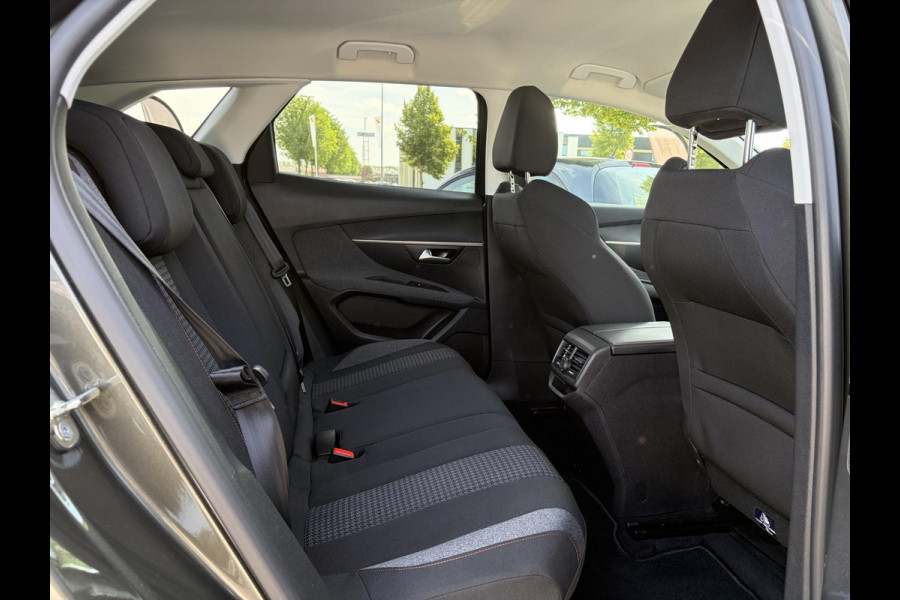 Peugeot 3008 1.2 PureTech Active 360°Camera,Navi,Carplay,Trekhaak,Lm velgen,D-riem vv in2023,Recent beurt gehad,N.A.P,131pk,Pdc,Apk tot 01-2027