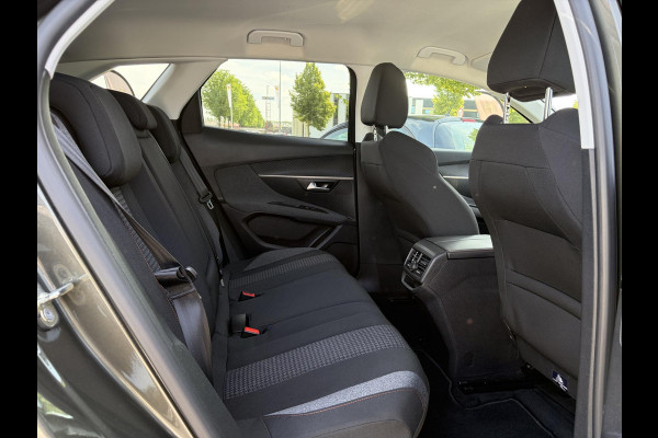 Peugeot 3008 1.2 PureTech Active 360°Camera,Navi,Carplay,Trekhaak,Lm velgen,D-riem vv in2023,Recent beurt gehad,N.A.P,131pk,Pdc,Apk tot 01-2027