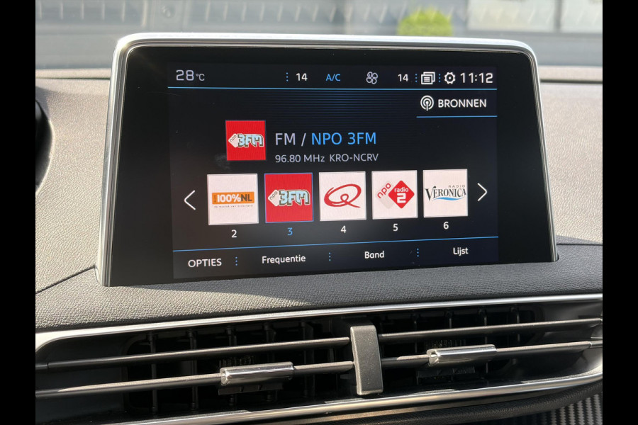 Peugeot 3008 1.2 PureTech Active 360°Camera,Navi,Carplay,Trekhaak,Lm velgen,D-riem vv in2023,Recent beurt gehad,N.A.P,131pk,Pdc,Apk tot 01-2027