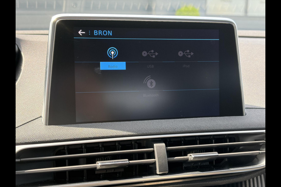 Peugeot 3008 1.2 PureTech Active 360°Camera,Navi,Carplay,Trekhaak,Lm velgen,D-riem vv in2023,Recent beurt gehad,N.A.P,131pk,Pdc,Apk tot 01-2027