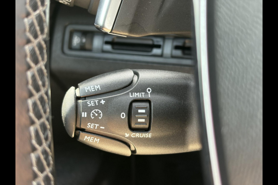 Peugeot 3008 1.2 PureTech Active 360°Camera,Navi,Carplay,Trekhaak,Lm velgen,D-riem vv in2023,Recent beurt gehad,N.A.P,131pk,Pdc,Apk tot 01-2027