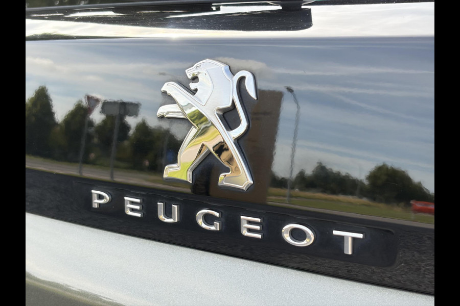 Peugeot 3008 1.2 PureTech Active 360°Camera,Navi,Carplay,Trekhaak,Lm velgen,D-riem vv in2023,Recent beurt gehad,N.A.P,131pk,Pdc,Apk tot 01-2027