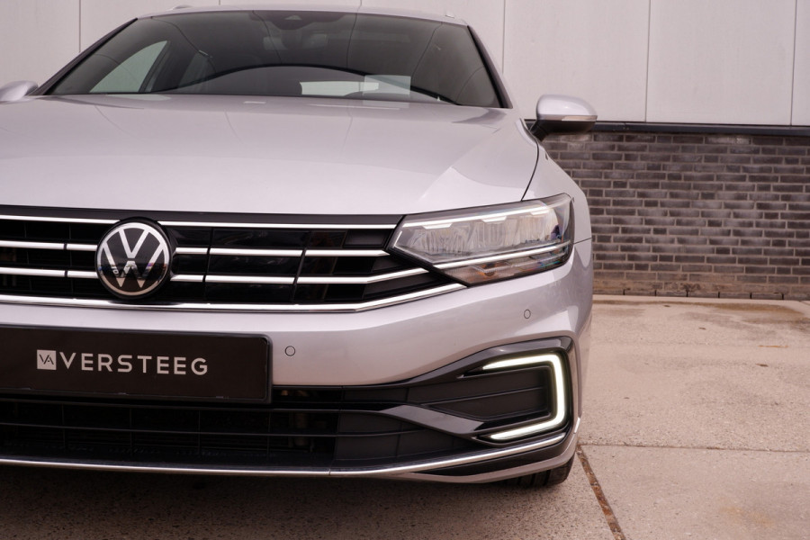 Volkswagen Passat Variant 1.4 TSI PHEV GTE Business | Pano | Elek. Trekhaak | Head-Up | Carplay | LED | Camera | Navi | Alcantara