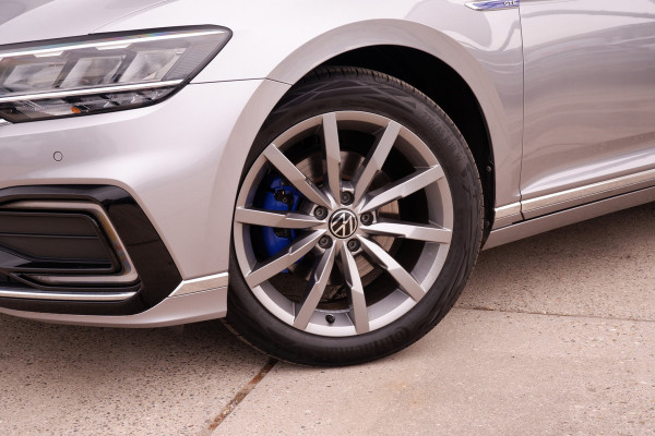Volkswagen Passat Variant 1.4 TSI PHEV GTE Business | Pano | Elek. Trekhaak | Head-Up | Carplay | LED | Camera | Navi | Alcantara