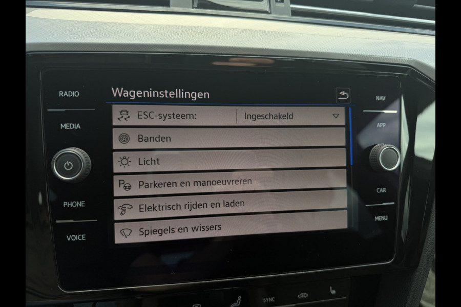 Volkswagen Passat Variant 1.4 TSI PHEV GTE Business | Pano | Elek. Trekhaak | Head-Up | Carplay | LED | Camera | Navi | Alcantara