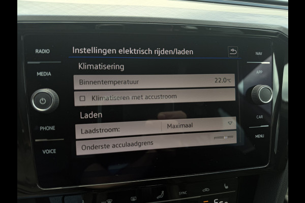 Volkswagen Passat Variant 1.4 TSI PHEV GTE Business | Pano | Elek. Trekhaak | Head-Up | Carplay | LED | Camera | Navi | Alcantara