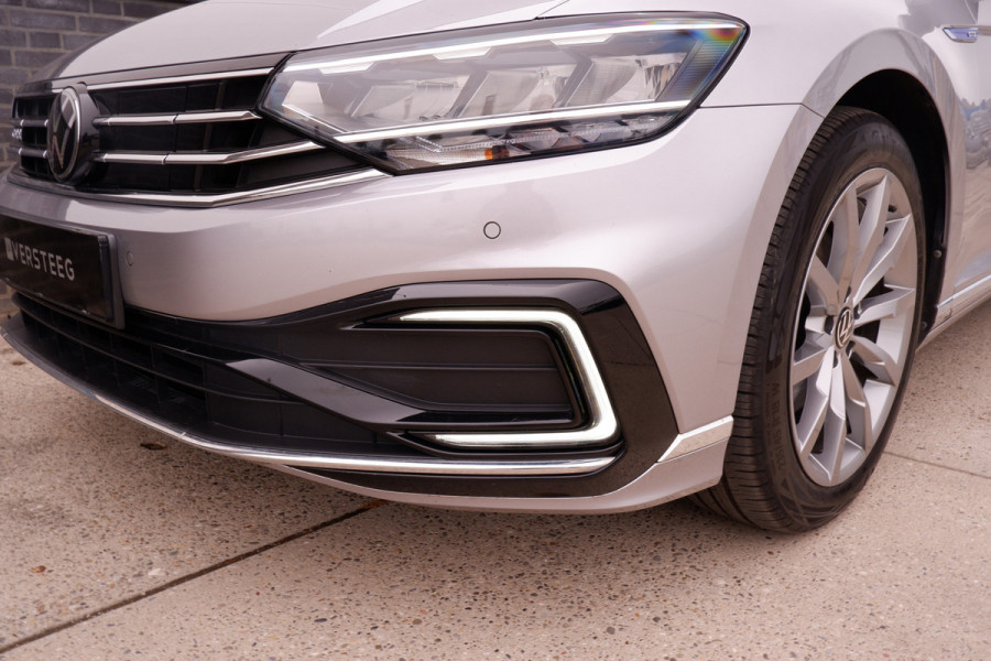 Volkswagen Passat Variant 1.4 TSI PHEV GTE Business | Pano | Elek. Trekhaak | Head-Up | Carplay | LED | Camera | Navi | Alcantara