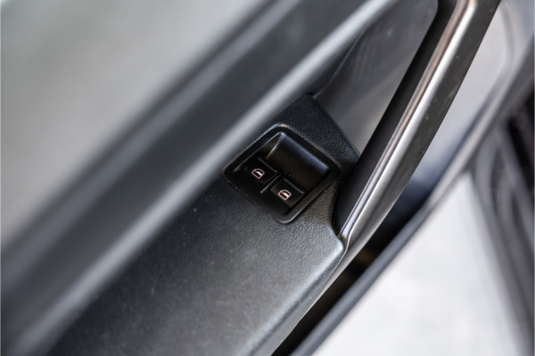 Volkswagen Caddy 2.0 TDI L2H1 Maxi C-Edition | ACC | Bi-Xenon | Orig. NL Auto | CarPlay | Navigatie | DAB | DSG | PDC | Nieuwe APK | NAP Logisch
