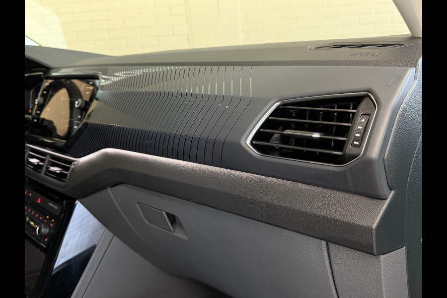 Volkswagen T-Cross 1.5 TSI 150pk Style Business R | Navi | 18" | ACC | Camera | Led | Dodehoek | Stoelverwarming | Prachtige T-Cross!