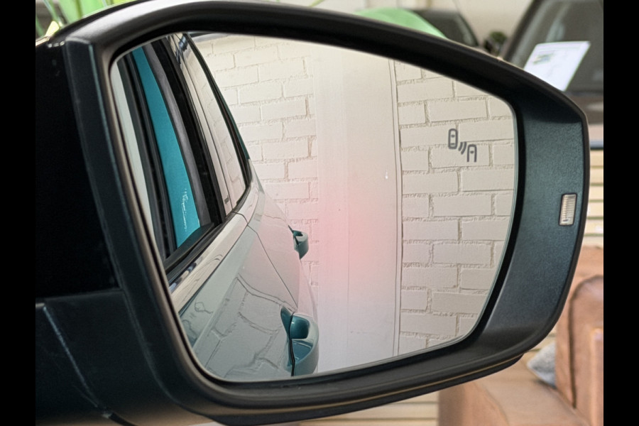 Volkswagen T-Cross 1.5 TSI 150pk Style Business R | Navi | 18" | ACC | Camera | Led | Dodehoek | Stoelverwarming | Prachtige T-Cross!