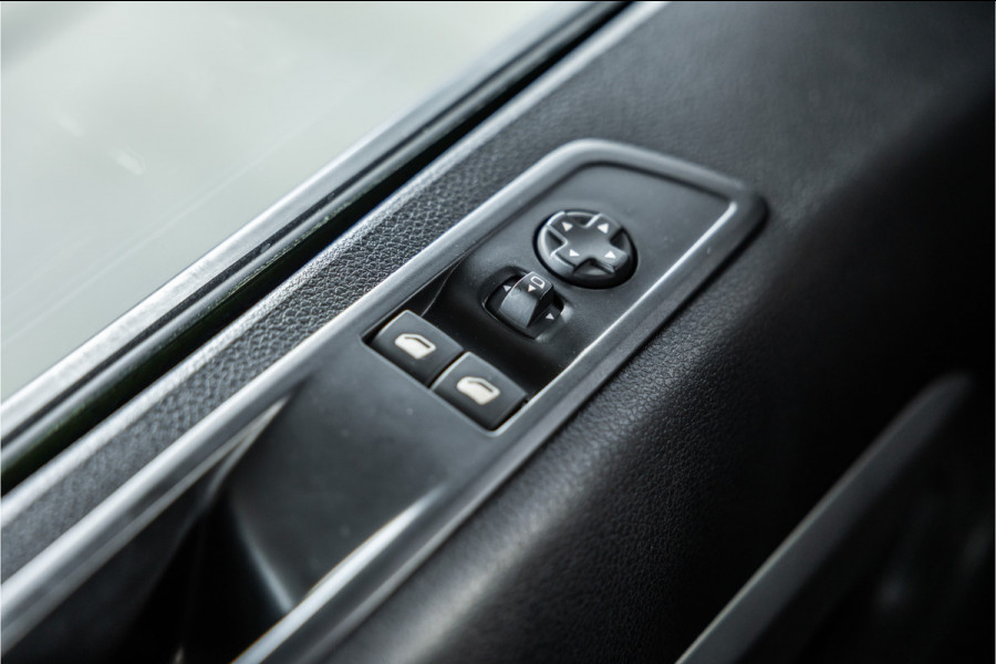 Opel Vivaro 2.0 BlueHDi L3 DC | Dubbel cabine | Automaat | 6-Zitter | Navigatie | Camera | CarPlay | Dodehoek detector | Imperiaal | Trekhaak | F1 Flippers | Airco | BPM Vrij | Dealer onderhouden | Nieuwe APK