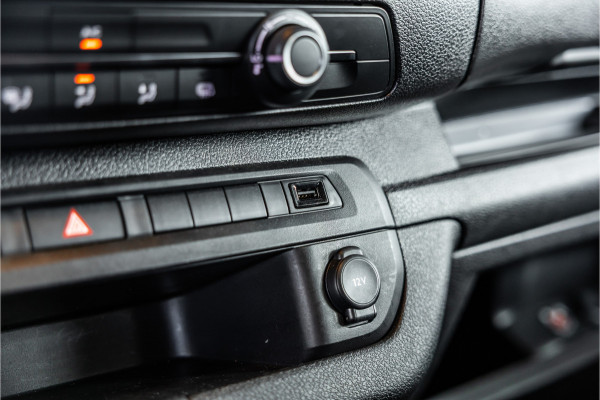 Opel Vivaro 2.0 BlueHDi L3 DC | Dubbel cabine | Automaat | 6-Zitter | Navigatie | Camera | CarPlay | Dodehoek detector | Imperiaal | Trekhaak | F1 Flippers | Airco | BPM Vrij | Dealer onderhouden | Nieuwe APK