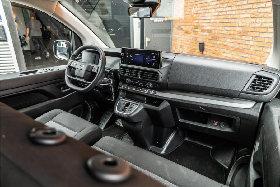 Opel Vivaro 2.0 BlueHdi L3 DC | Dubbel cabine | 6-Zitter | Automaat | Navigatie | Camera | Trekhaak | PDC | Nieuwe APK | Treeplanken | Spoilerkit