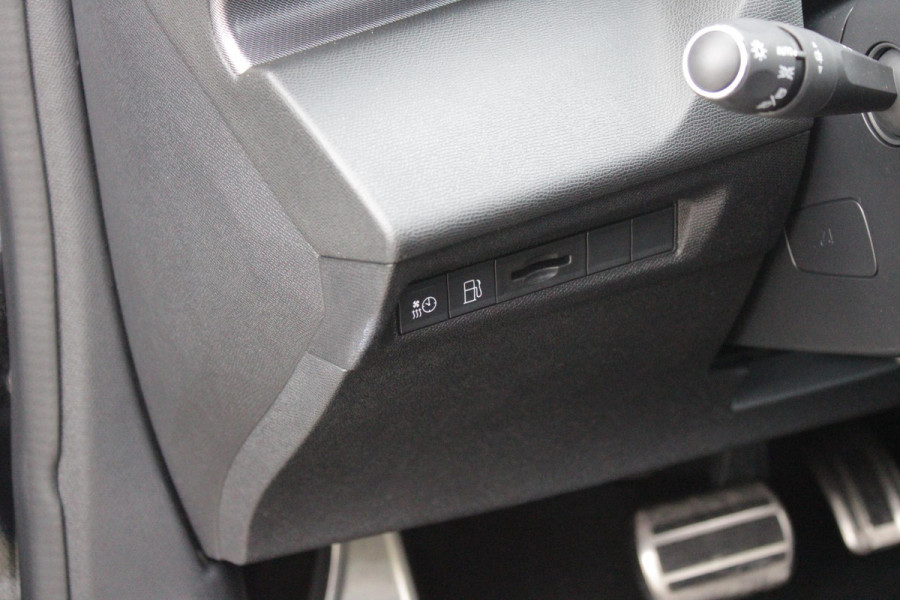 Peugeot 308 SW 1.6 Plug-in Hybrid 225 GT | PANORAMA SCHUIF/KANTEL DAK | 18" LICHTMETALEN VELGEN | ACHTERUITRIJ CAMERA | PARKEERSENSOREN VOOR + ACHTER | LED MATRIX KOPLAMPEN | NAVIGATIE | ELEKTRISCH BEDIENBARE BESTUURDERSSTOEL MET MASSAGE FUNCTIE | STOEL VERWAMING | DRAADLOZE APPLE CARPLAY/ANDROID AUTO | DODEHOEK DETECTIE | KEYLESS ENTRY/START | ADAPTIVE CRUISE CONTROL | NAVIGATIE |