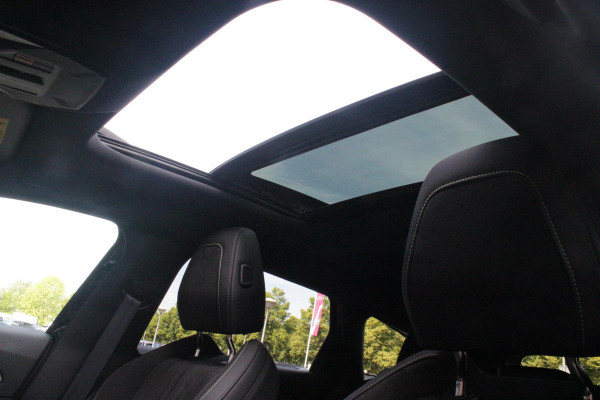 Peugeot 308 SW 1.6 Plug-in Hybrid 225 GT | PANORAMA SCHUIF/KANTEL DAK | 18" LICHTMETALEN VELGEN | ACHTERUITRIJ CAMERA | PARKEERSENSOREN VOOR + ACHTER | LED MATRIX KOPLAMPEN | NAVIGATIE | ELEKTRISCH BEDIENBARE BESTUURDERSSTOEL MET MASSAGE FUNCTIE | STOEL VERWAMING | DRAADLOZE APPLE CARPLAY/ANDROID AUTO | DODEHOEK DETECTIE | KEYLESS ENTRY/START | ADAPTIVE CRUISE CONTROL | NAVIGATIE |