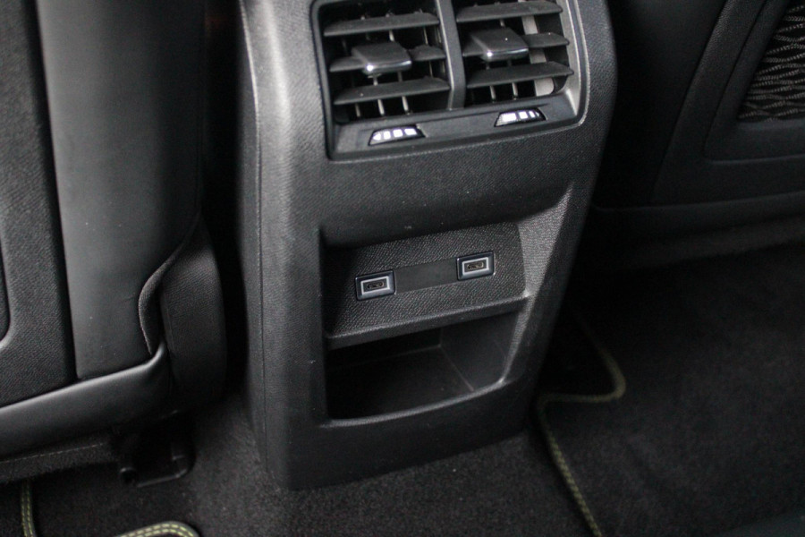 Peugeot 308 SW 1.6 Plug-in Hybrid 225 GT | PANORAMA SCHUIF/KANTEL DAK | 18" LICHTMETALEN VELGEN | ACHTERUITRIJ CAMERA | PARKEERSENSOREN VOOR + ACHTER | LED MATRIX KOPLAMPEN | NAVIGATIE | ELEKTRISCH BEDIENBARE BESTUURDERSSTOEL MET MASSAGE FUNCTIE | STOEL VERWAMING | DRAADLOZE APPLE CARPLAY/ANDROID AUTO | DODEHOEK DETECTIE | KEYLESS ENTRY/START | ADAPTIVE CRUISE CONTROL | NAVIGATIE |