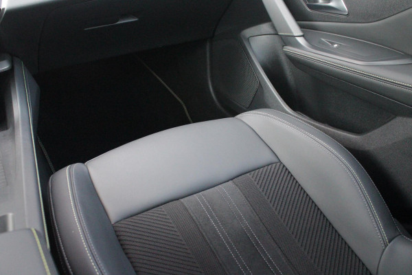 Peugeot 308 SW 1.6 Plug-in Hybrid 225 GT | PANORAMA SCHUIF/KANTEL DAK | 18" LICHTMETALEN VELGEN | ACHTERUITRIJ CAMERA | PARKEERSENSOREN VOOR + ACHTER | LED MATRIX KOPLAMPEN | NAVIGATIE | ELEKTRISCH BEDIENBARE BESTUURDERSSTOEL MET MASSAGE FUNCTIE | STOEL VERWAMING | DRAADLOZE APPLE CARPLAY/ANDROID AUTO | DODEHOEK DETECTIE | KEYLESS ENTRY/START | ADAPTIVE CRUISE CONTROL | NAVIGATIE |