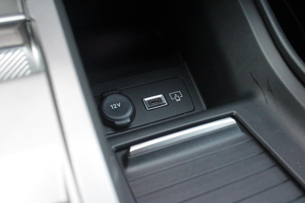 Peugeot 308 SW 1.6 Plug-in Hybrid 225 GT | PANORAMA SCHUIF/KANTEL DAK | 18" LICHTMETALEN VELGEN | ACHTERUITRIJ CAMERA | PARKEERSENSOREN VOOR + ACHTER | LED MATRIX KOPLAMPEN | NAVIGATIE | ELEKTRISCH BEDIENBARE BESTUURDERSSTOEL MET MASSAGE FUNCTIE | STOEL VERWAMING | DRAADLOZE APPLE CARPLAY/ANDROID AUTO | DODEHOEK DETECTIE | KEYLESS ENTRY/START | ADAPTIVE CRUISE CONTROL | NAVIGATIE |