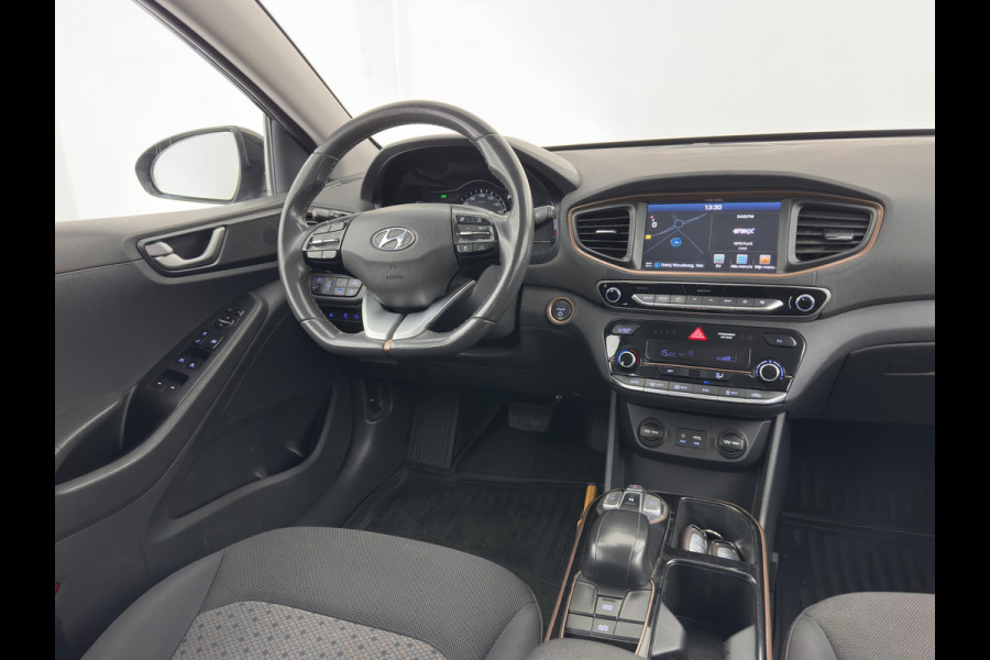 Hyundai IONIQ Comfort EV {SoH-98} Aut. *HEATPUMP | FULL-LED | DIGI-COCKPIT | SHIFTPADDLES | LANE-ASSIST | CCS-FASTLOADER | CRUISE | CAMERA | KEYLESS | DAB+ | NAVI-FULLMAP | ECC | PDC | TOWBAR | 16"ALU*