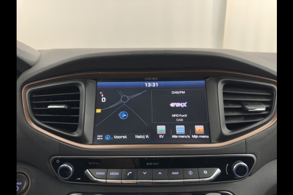 Hyundai IONIQ Comfort EV {SoH-98} Aut. *HEATPUMP | FULL-LED | DIGI-COCKPIT | SHIFTPADDLES | LANE-ASSIST | CCS-FASTLOADER | CRUISE | CAMERA | KEYLESS | DAB+ | NAVI-FULLMAP | ECC | PDC | TOWBAR | 16"ALU*