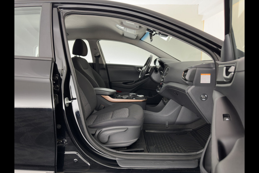 Hyundai IONIQ Comfort EV {SoH-98} Aut. *HEATPUMP | FULL-LED | DIGI-COCKPIT | SHIFTPADDLES | LANE-ASSIST | CCS-FASTLOADER | CRUISE | CAMERA | KEYLESS | DAB+ | NAVI-FULLMAP | ECC | PDC | TOWBAR | 16"ALU*