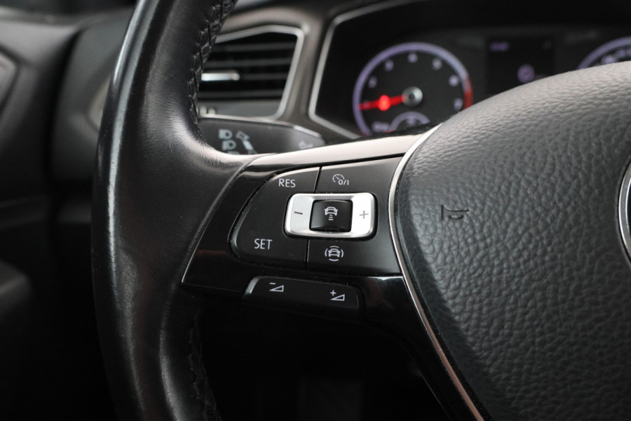 Volkswagen T-Roc 1.5 TSI Style Automaat, Apple carplay, Trekhaak