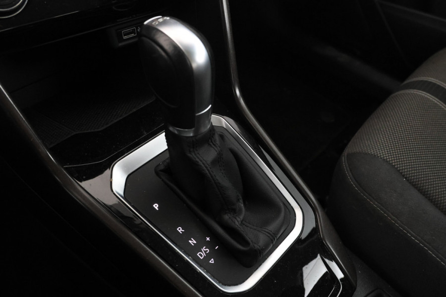 Volkswagen T-Roc 1.5 TSI Style Automaat, Apple carplay, Trekhaak