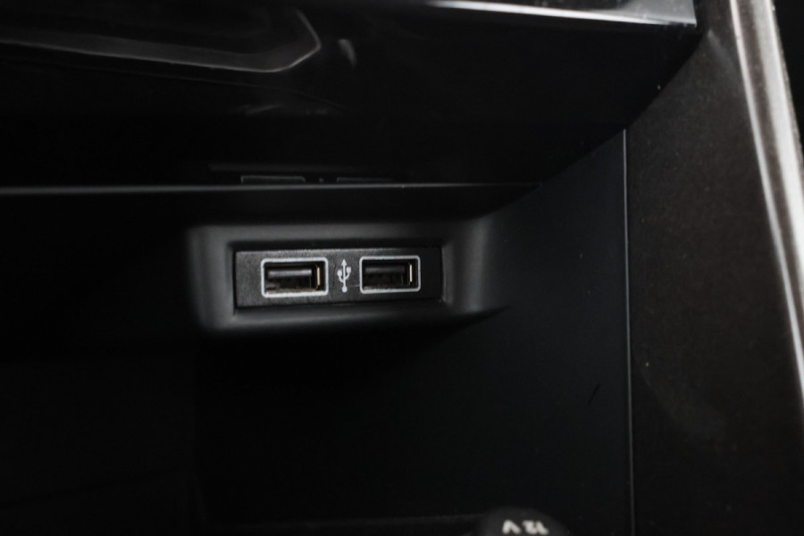 Volkswagen T-Roc 1.5 TSI Style Automaat, Apple carplay, Trekhaak