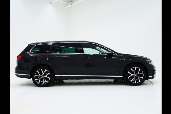 Volkswagen Passat Variant 1.4 TSI PHEV GTE | Panoramadak | Leder | Trekhaak | Massage | Adaptive Cruise | Camera | Dodehoek