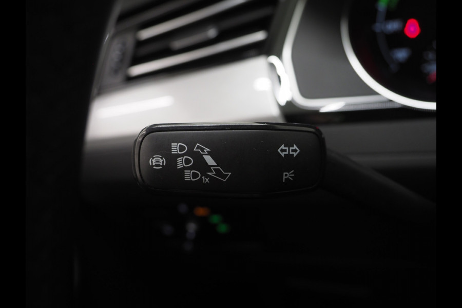 Volkswagen Passat Variant 1.4 TSI PHEV GTE | Panoramadak | Leder | Trekhaak | Massage | Adaptive Cruise | Camera | Dodehoek