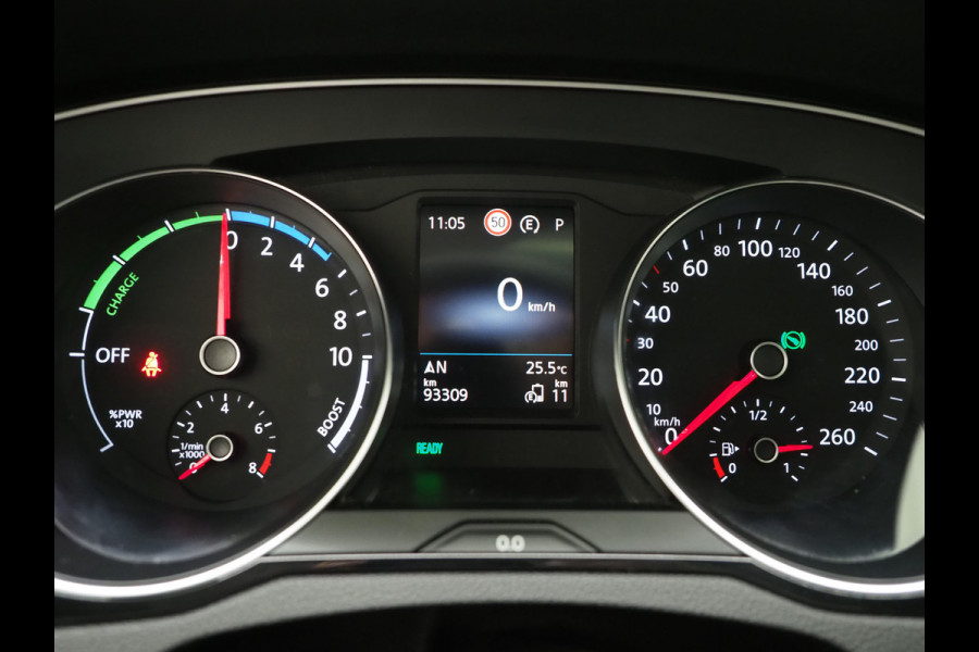 Volkswagen Passat Variant 1.4 TSI PHEV GTE | Panoramadak | Leder | Trekhaak | Massage | Adaptive Cruise | Camera | Dodehoek
