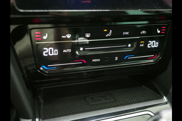 Volkswagen Passat Variant 1.4 TSI PHEV GTE | Panoramadak | Leder | Trekhaak | Massage | Adaptive Cruise | Camera | Dodehoek