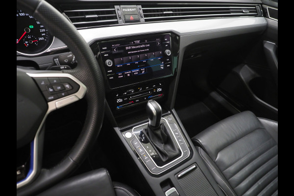 Volkswagen Passat Variant 1.4 TSI PHEV GTE | Panoramadak | Leder | Trekhaak | Massage | Adaptive Cruise | Camera | Dodehoek