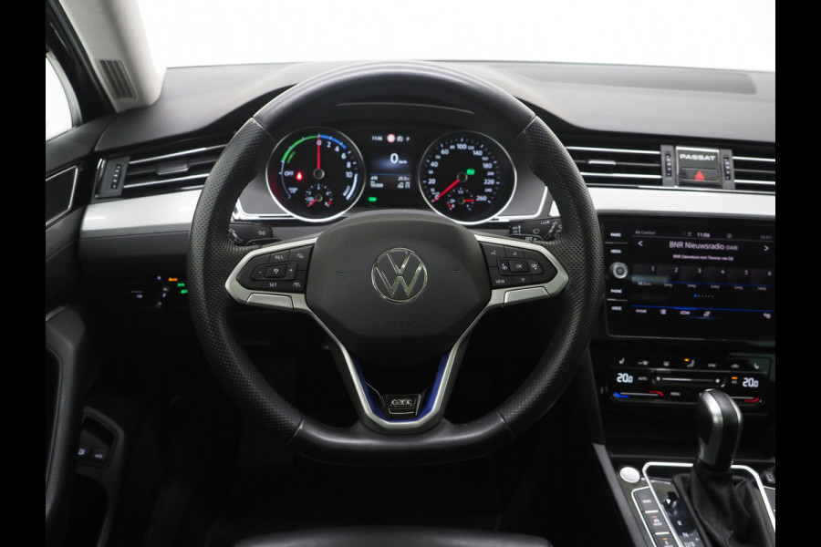 Volkswagen Passat Variant 1.4 TSI PHEV GTE | Panoramadak | Leder | Trekhaak | Massage | Adaptive Cruise | Camera | Dodehoek