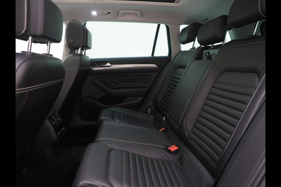 Volkswagen Passat Variant 1.4 TSI PHEV GTE | Panoramadak | Leder | Trekhaak | Massage | Adaptive Cruise | Camera | Dodehoek