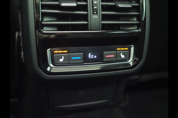 Volkswagen Passat Variant 1.4 TSI PHEV GTE | Panoramadak | Leder | Trekhaak | Massage | Adaptive Cruise | Camera | Dodehoek