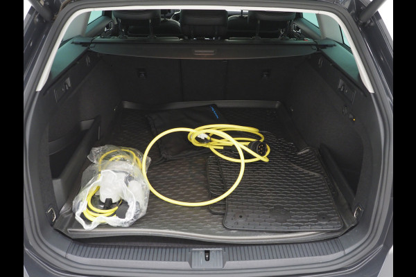 Volkswagen Passat Variant 1.4 TSI PHEV GTE | Panoramadak | Leder | Trekhaak | Massage | Adaptive Cruise | Camera | Dodehoek