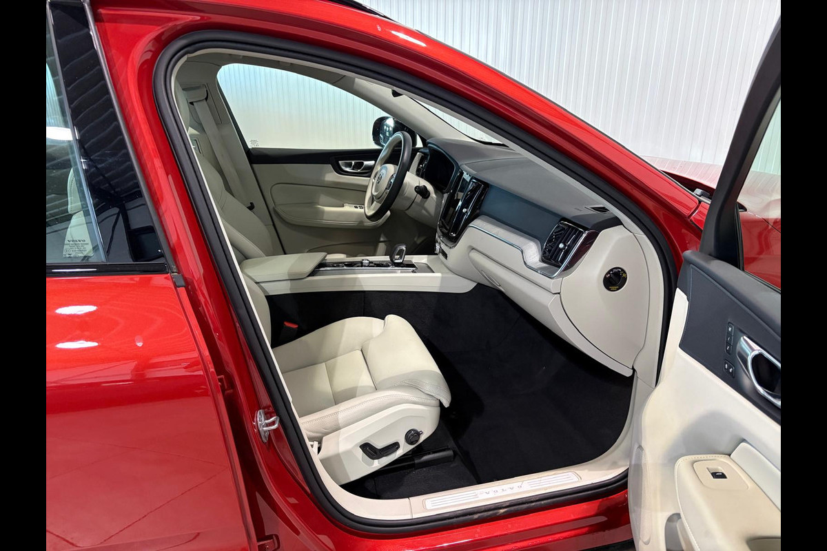 Volvo XC60 T6 Aut. Long Range Plus Dark Parkeercamera Leder 350pk