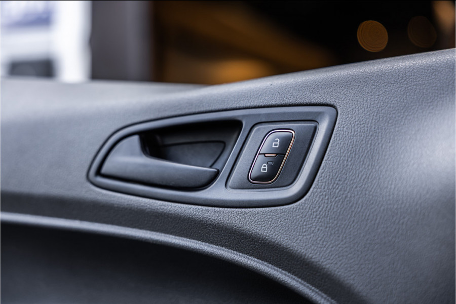 Ford Transit Connect 1.0 Ecoboost L2 | BPM Vrij | 3-Zitter | Navigatie | CarPlay | Camera | Stoelverwarming | Airco | MF Stuur | Dealer onderhouden | Nieuwe APK