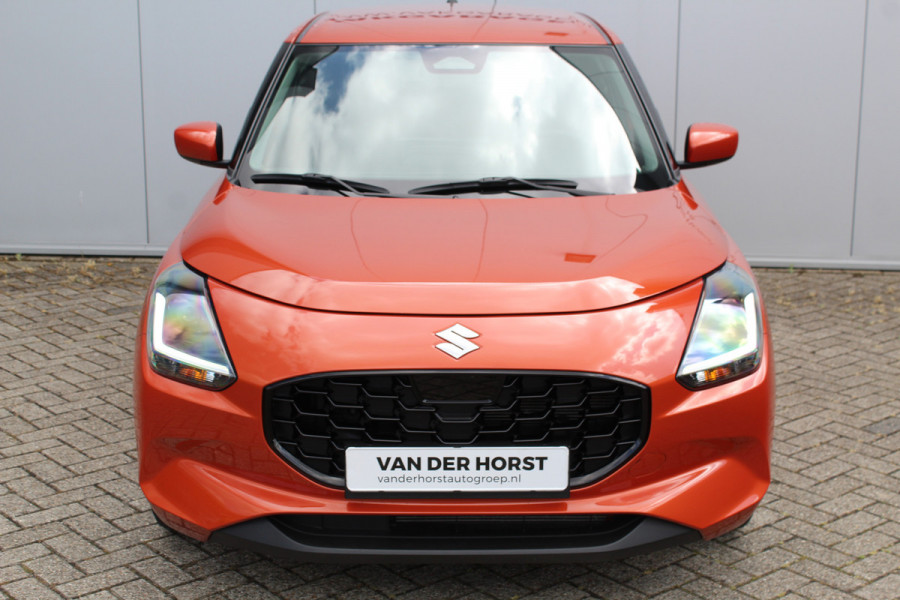 Suzuki Swift 1.2-83 pk MHEV Select Smart-Hybrid 5drs. Zeer betrouwbare en luxe wagen ! Slechts 15.000km ! Cruise Cntrl, LED verl., Airco, Navigatie, Stoelverwarm., Camera, Keyless entry & start, LM wielen, Metallic lak, Side- en lane assist etc.
