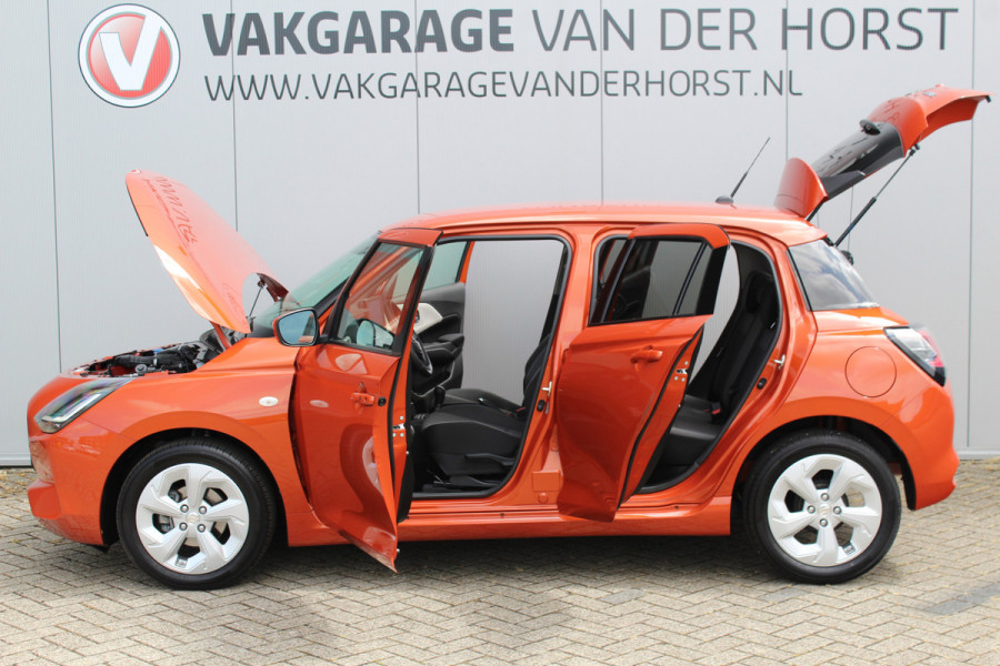 Suzuki Swift 1.2-83 pk MHEV Select Smart-Hybrid 5drs. Zeer betrouwbare en luxe wagen ! Slechts 15.000km ! Cruise Cntrl, LED verl., Airco, Navigatie, Stoelverwarm., Camera, Keyless entry & start, LM wielen, Metallic lak, Side- en lane assist etc.