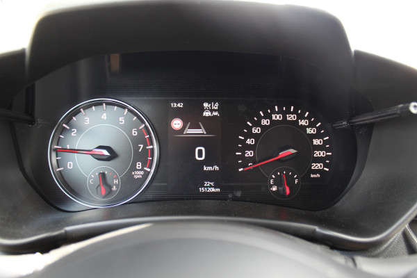 Suzuki Swift 1.2-83 pk MHEV Select Smart-Hybrid 5drs. Zeer betrouwbare en luxe wagen ! Slechts 15.000km ! Cruise Cntrl, LED verl., Airco, Navigatie, Stoelverwarm., Camera, Keyless entry & start, LM wielen, Metallic lak, Side- en lane assist etc.
