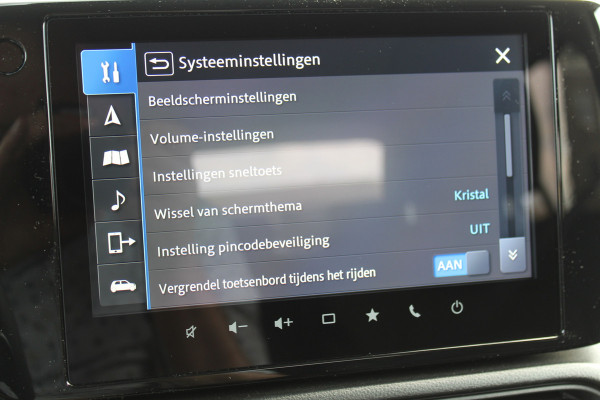 Suzuki Swift 1.2-83 pk MHEV Select Smart-Hybrid 5drs. Zeer betrouwbare en luxe wagen ! Slechts 15.000km ! Cruise Cntrl, LED verl., Airco, Navigatie, Stoelverwarm., Camera, Keyless entry & start, LM wielen, Metallic lak, Side- en lane assist etc.