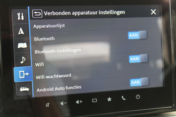 Suzuki Swift 1.2-83 pk MHEV Select Smart-Hybrid 5drs. Zeer betrouwbare en luxe wagen ! Slechts 15.000km ! Cruise Cntrl, LED verl., Airco, Navigatie, Stoelverwarm., Camera, Keyless entry & start, LM wielen, Metallic lak, Side- en lane assist etc.